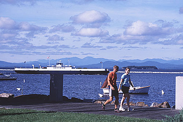 A couple walking the boardwalk of Burlingtons Waterfront Park